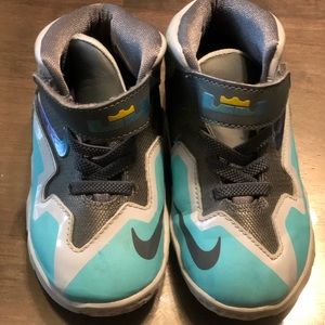 Lebron 11 kids 8c